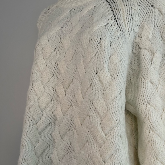 Vince Camuto fisherman cable knit sweater. - Picture 5 of 5